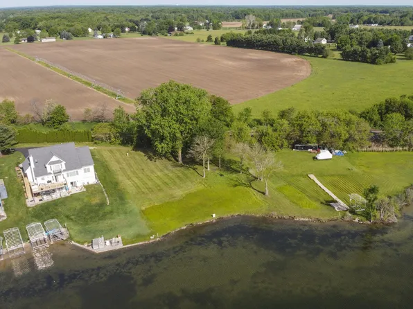 11765 W Indian Lake Dr, Vicksburg, MI 49097