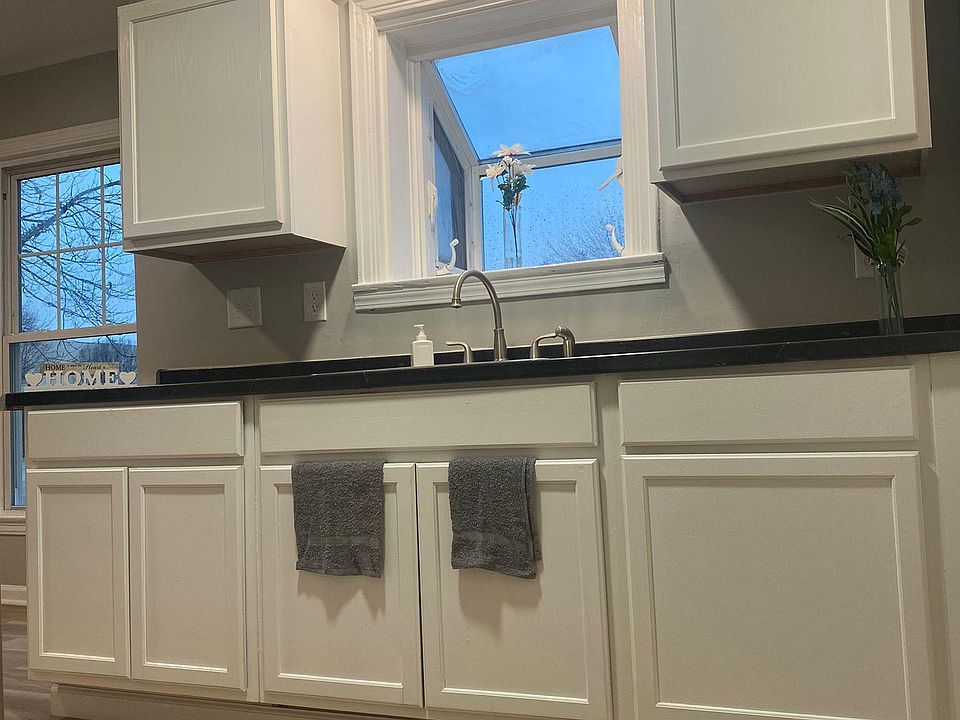 1st image of 701 E Gimber St