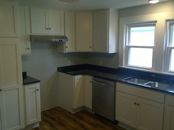 5th image of 604 Onstead St