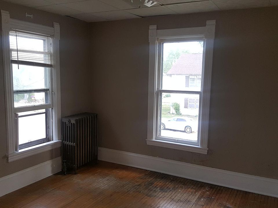 2nd image of 525 1/2 1st Ave N #3