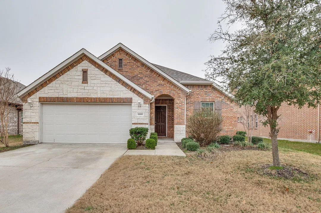 4 bed, 1970 sqft, $2,450 — Photo 1