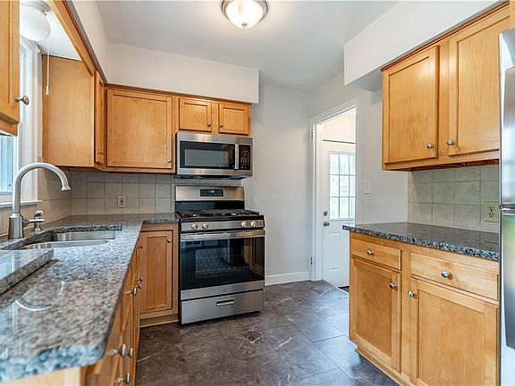 2nd image of 2467 25th St