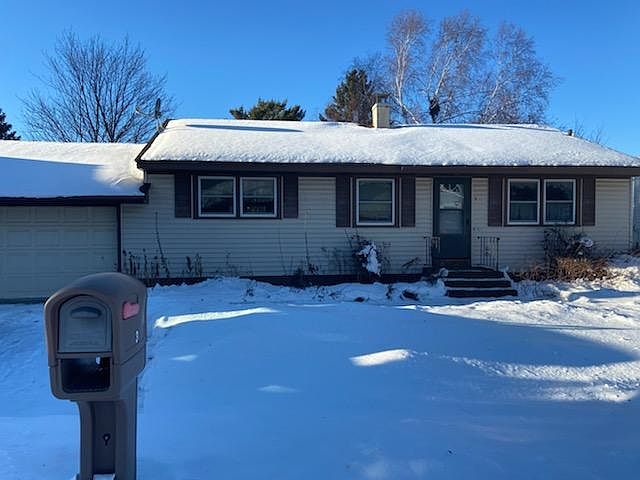 1st image of 3 Knob Hill Dr