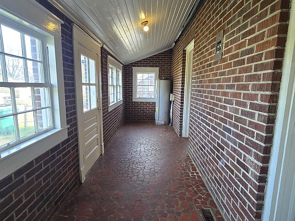 3rd image of 110 Morgan Ave