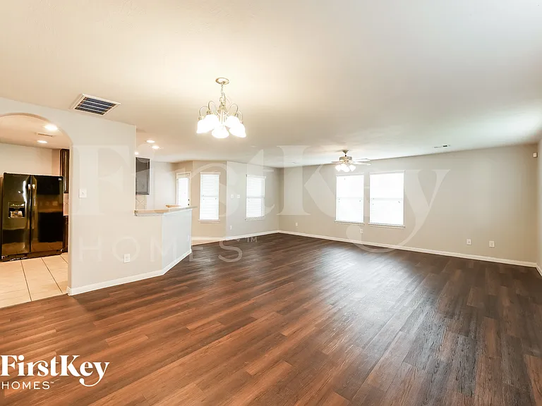 2427 Gianna Way — Photo 5
