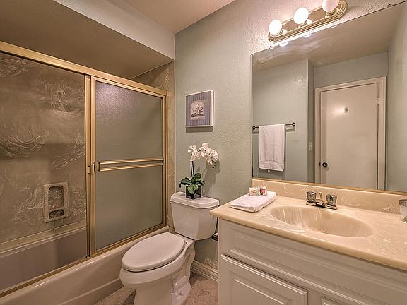 4th image of 4450 Placidia Ave #1