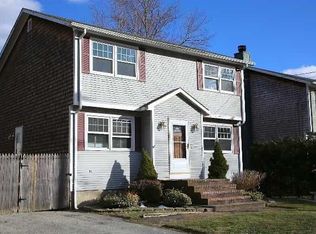 53 Abbott St, Cranston, RI 02920