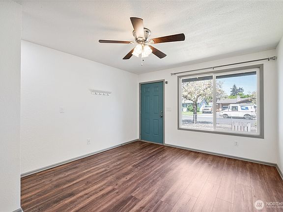 5th image of 4703 Merlin Street