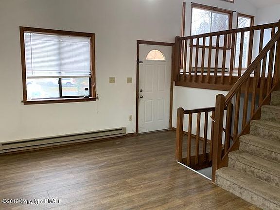3rd image of 255 Greenbriar Cir