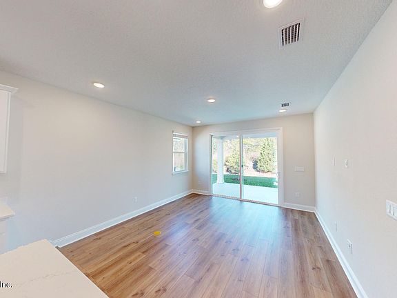 5th image of 32 LOCHLOOSA Court