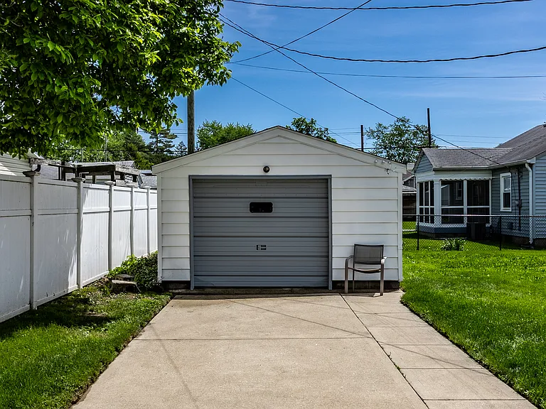 1109 N Bancroft St — Photo 24