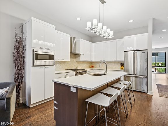 5th image of 1618 N Bosworth Ave #1N