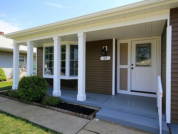 3rd image of 62 Paradise Blvd