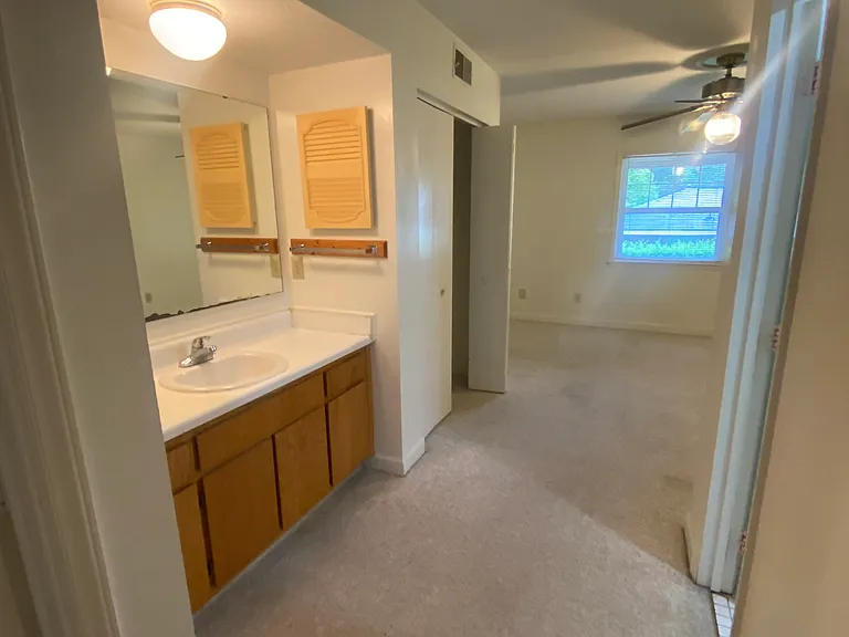 Avery Close Condominiums — Photo 96