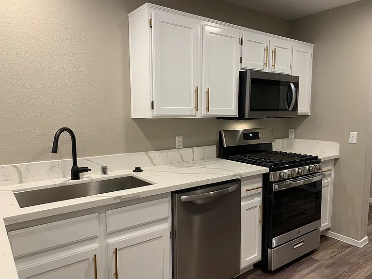 688 Harbor Mist Ave — Photo 2
