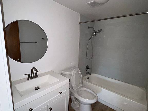 4th image of 800 W Belleview Ave APT 204