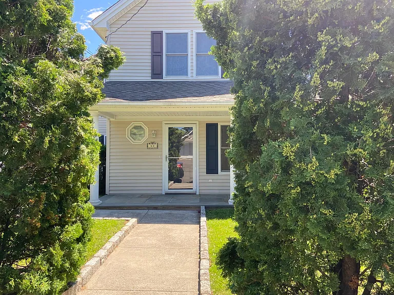 41 Le Grande Ave — Photo 2
