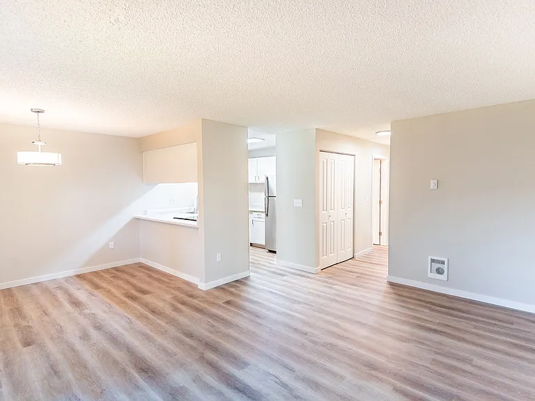 Riverside Park Apartments — Photo 14