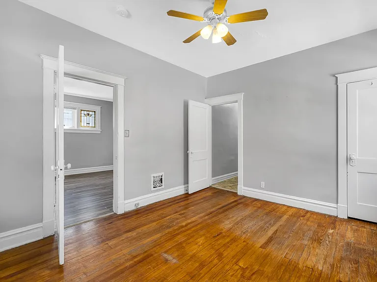 1223 Gruner Pl — Photo 33