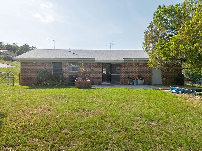 1405 Hillside St — Photo 14