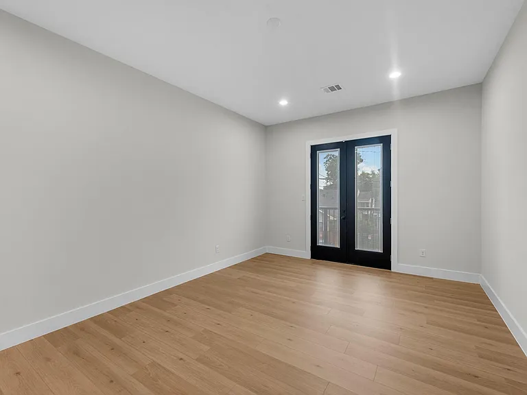 2348 Delafield St — Photo 14