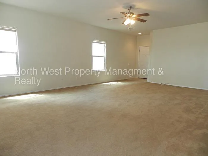 Red Rock - Move in ready, 1 story, 4 bedroom, 2 bath, community pool — Photo 3