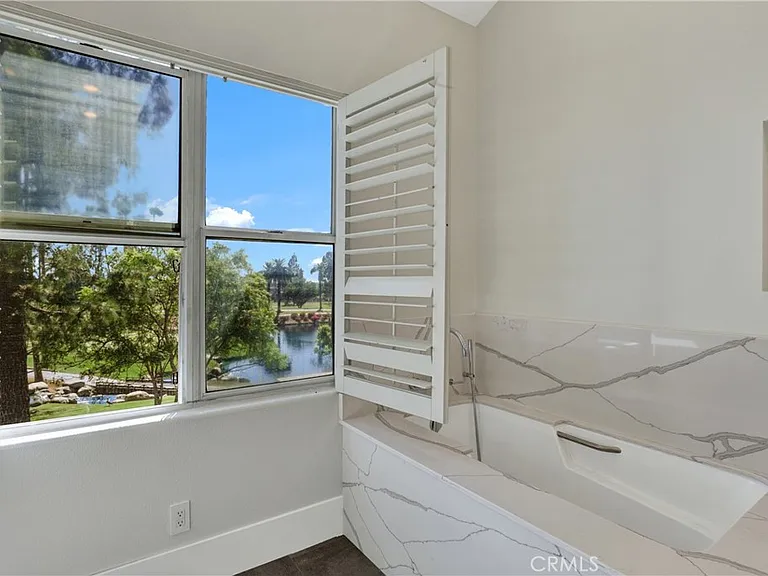 2468 Aquasanta — Photo 41