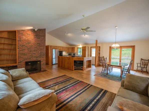 95 Old Stage Road, Wilmington, VT 05363