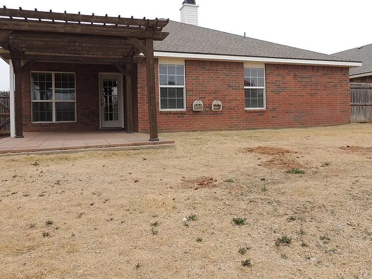 805 Nolan Ryan Dr — Photo 17