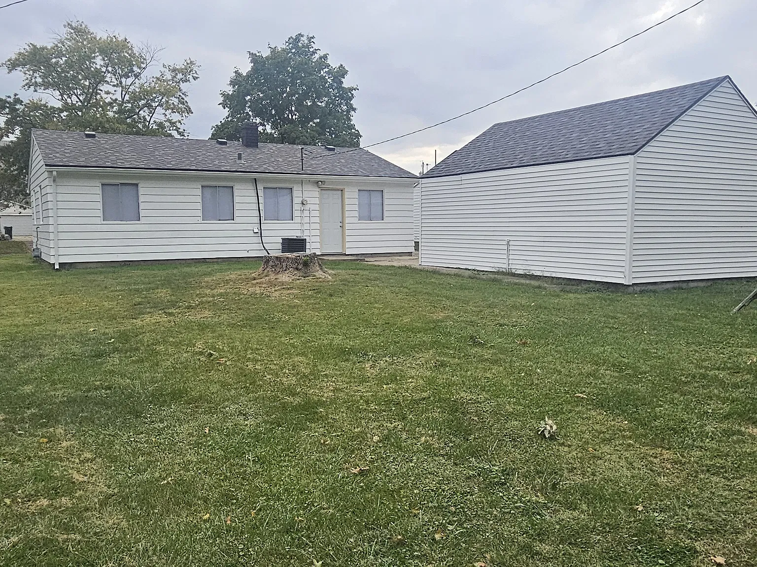 3 bed, 875 sqft, $1,200 — Photo 3