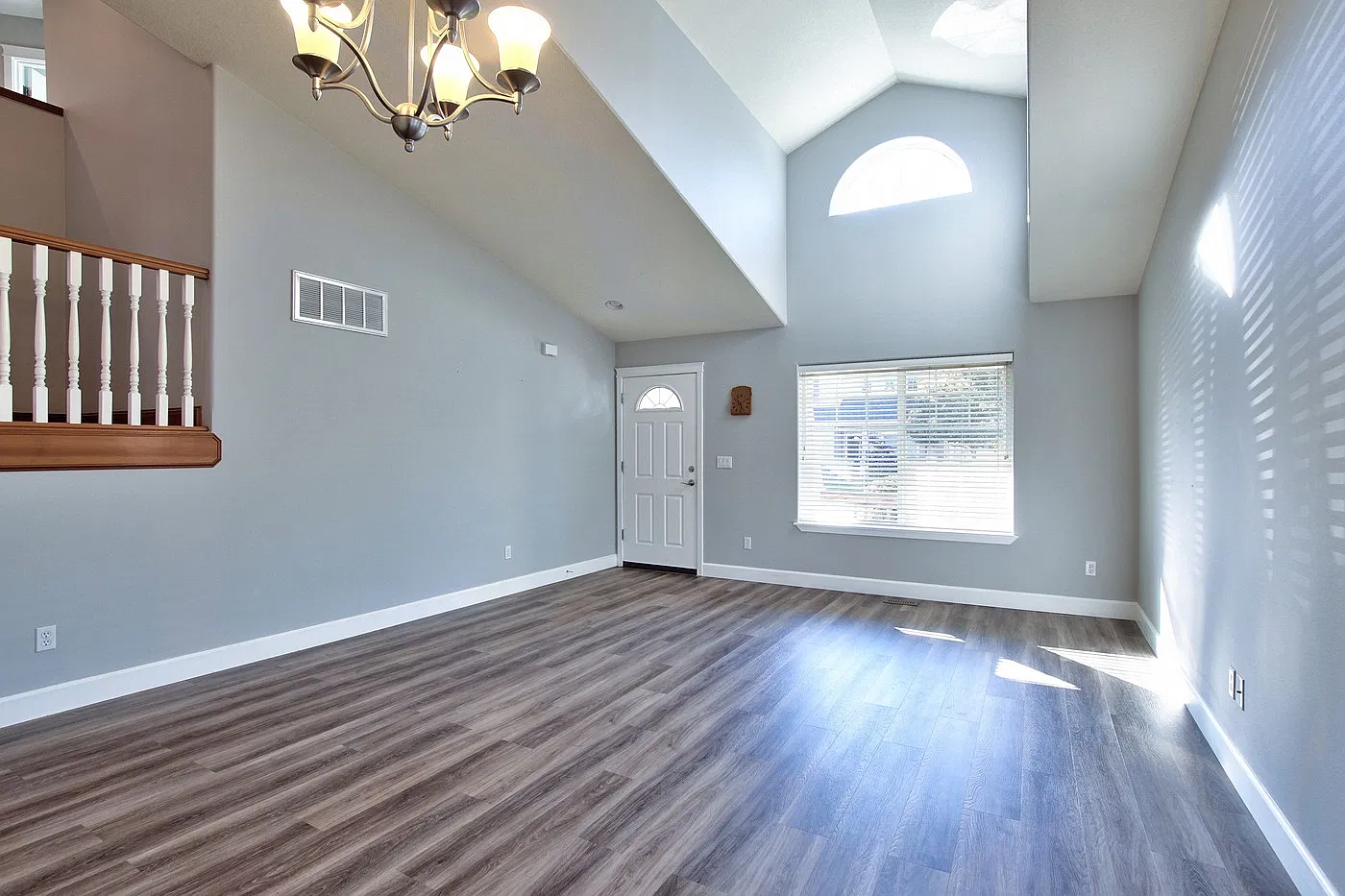 4 bed, 2.5 bath, 2091 sqft, $3,150 — Photo 3
