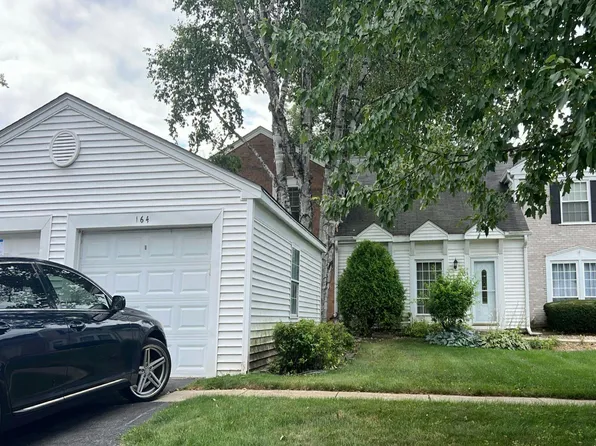 166 Bright Oaks Cir, Cary, IL 60013