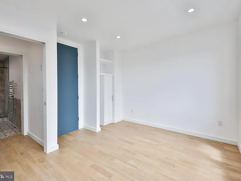 725 S 6th St — Photo 27