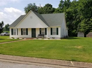 12 Anglewood Dr, Jackson, TN 38305