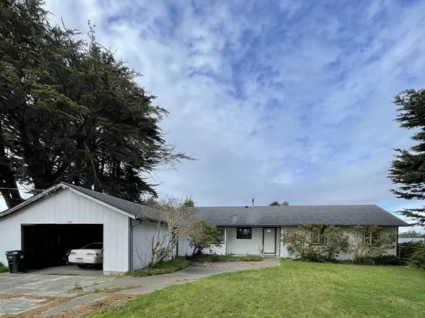 435 9th St SE, Bandon, OR 97411