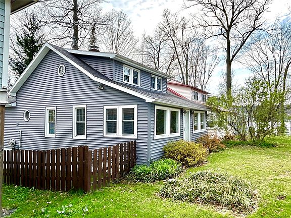 2nd image of 36099 Parkwood Ave