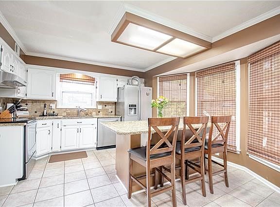 3rd image of 3508 NE Kingwood Pl