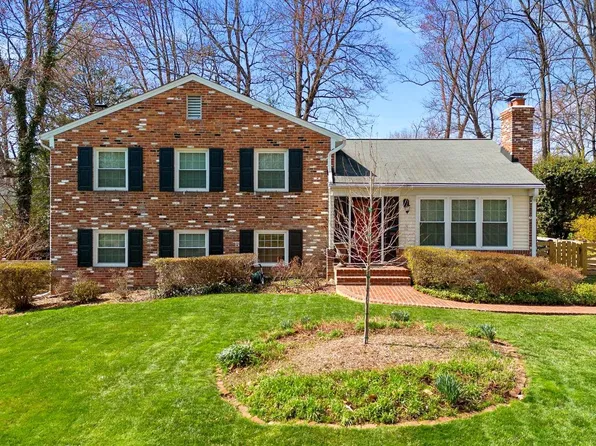 2418 Lancaster Ct, Falls Church, VA 22043