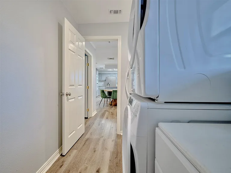 9326 Kostelnik St — Photo 39
