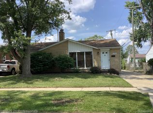 8715 Terri Dr, Westland, MI 48185
