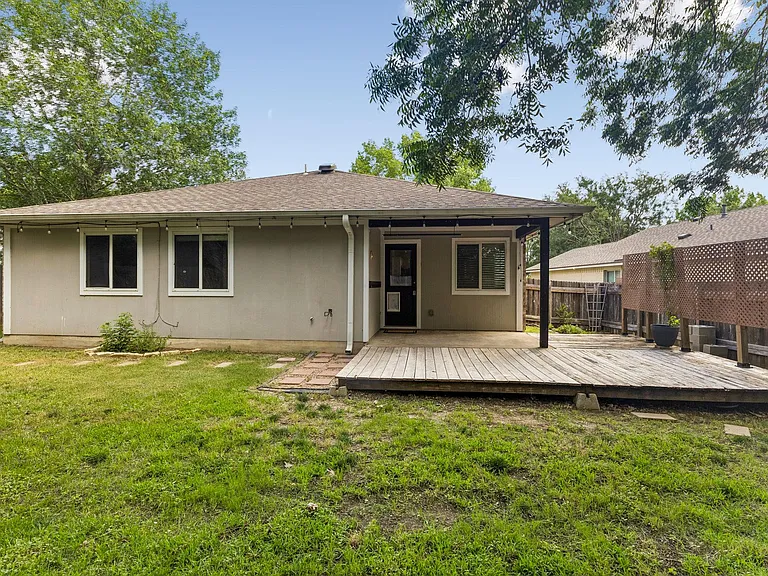 1911 Ralph C Craig Ln — Photo 29