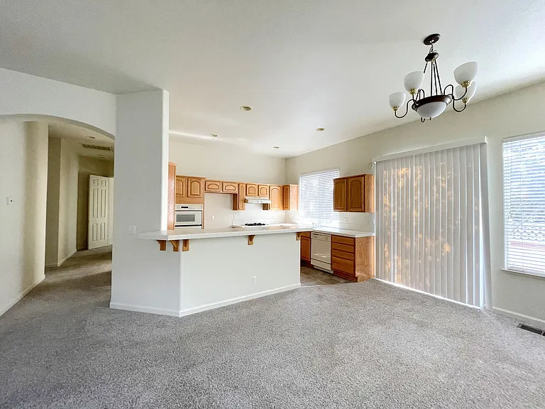 1115 Waverly Dr — Photo 12
