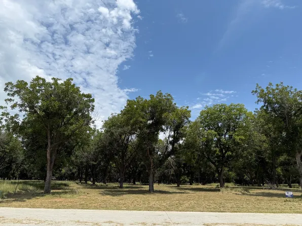 3024 E Landings Rd N, Granbury, TX 76049