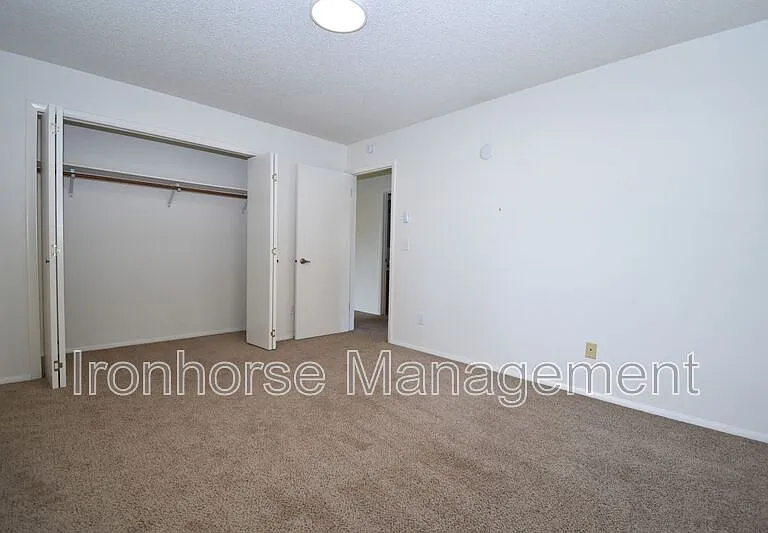 811 W Villard St #63 — Photo 8