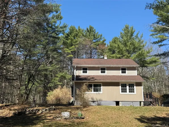 13 Hartung Road, Highland Lake, NY 12743