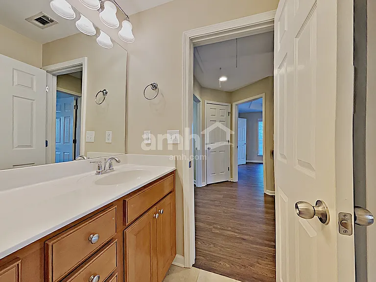 818 Poplar Ter — Photo 15
