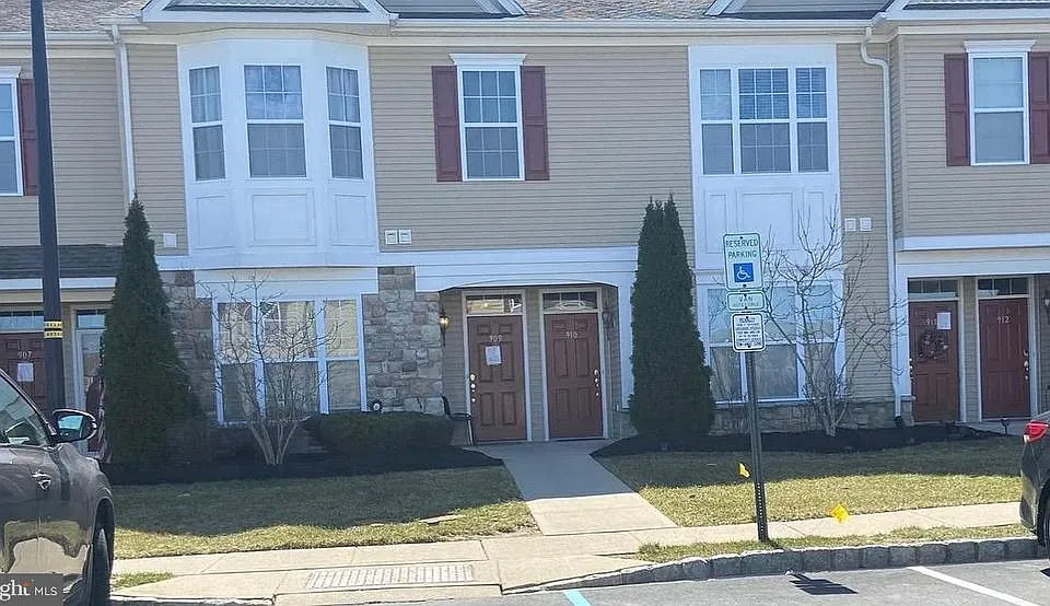 910 Van Gogh Ct