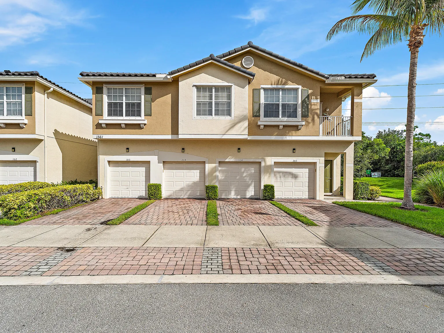3 bed, 2.0 bath, 1458 sqft, $2,300 — Photo 1