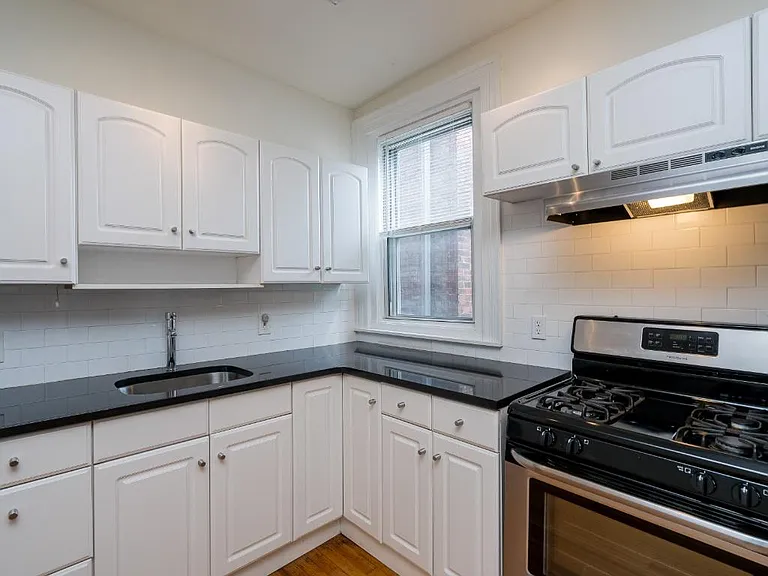 338 S 15th St #3 — Photo 7