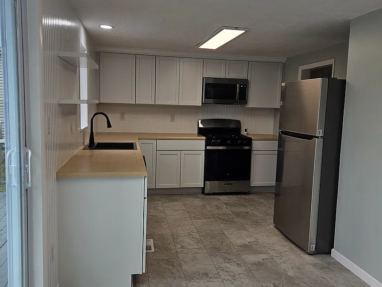 1552 Jefferson Ave — Photo 6